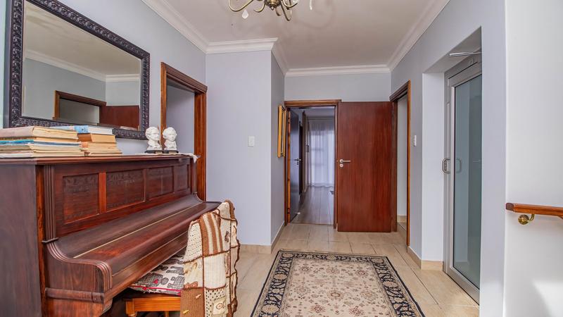 9 Bedroom Property for Sale in Outeniqua Strand Western Cape
